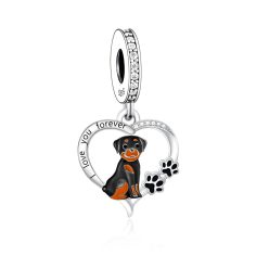 Stříbrný přívěsek s motivem psa plemene Rottweiler